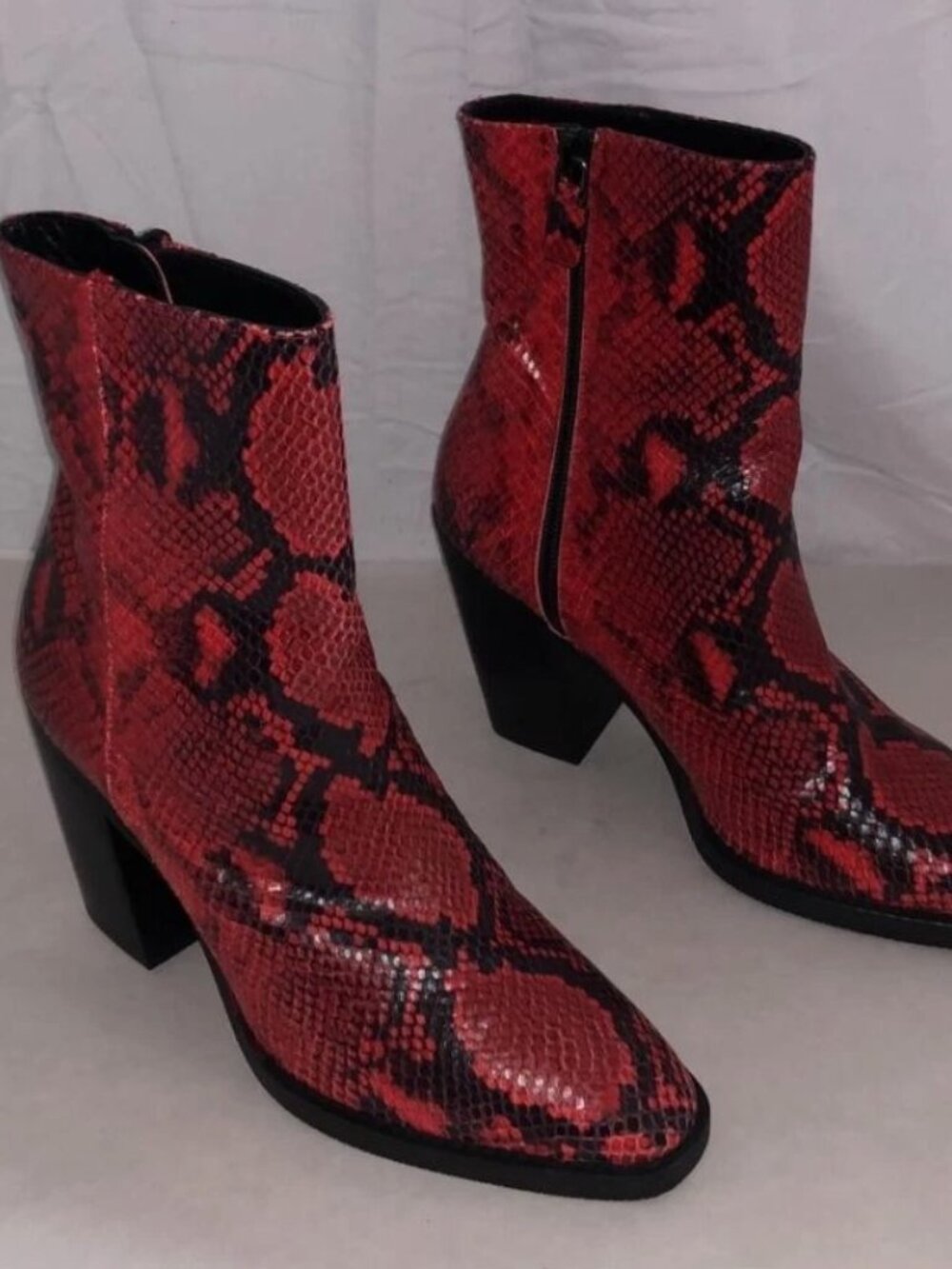 36.5/US 6.5 STUART WEITZMAN Red/Black Snakeskin print Leather Ankle boots bootie